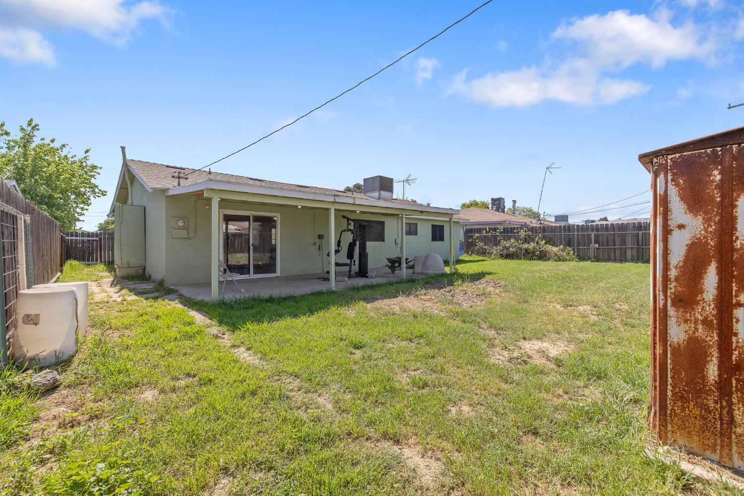 10840 Beverly Dr, Hanford, CA 93230