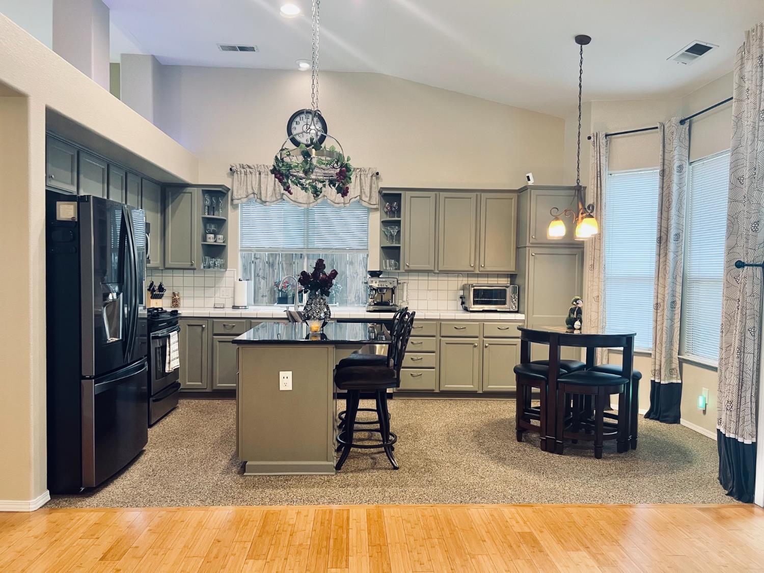 2265 E Utah Ave, Fresno, CA 93720