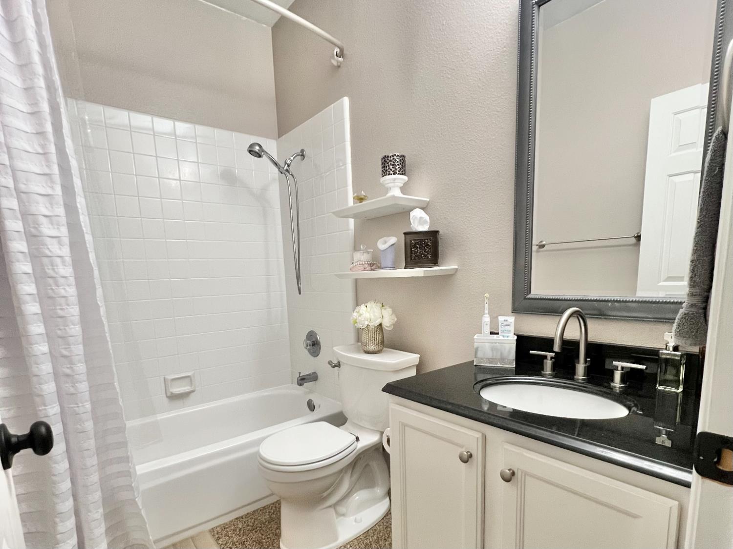 2265 E Utah Ave, Fresno, CA 93720