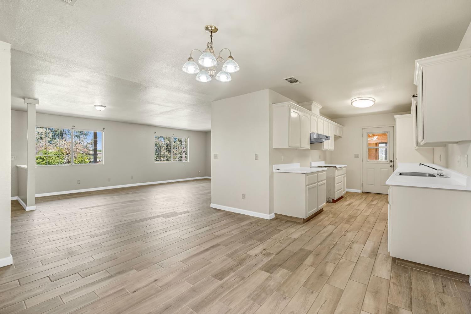 7990 S Mcmullin Grade, Fresno, CA 93706