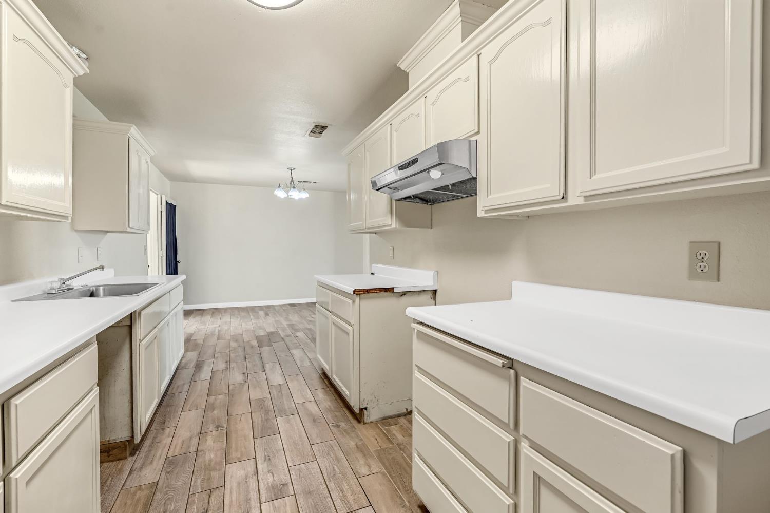 7990 S Mcmullin Grade, Fresno, CA 93706