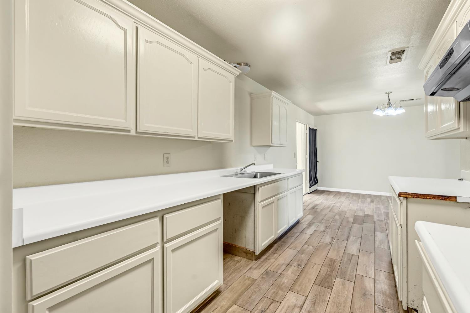 7990 S Mcmullin Grade, Fresno, CA 93706