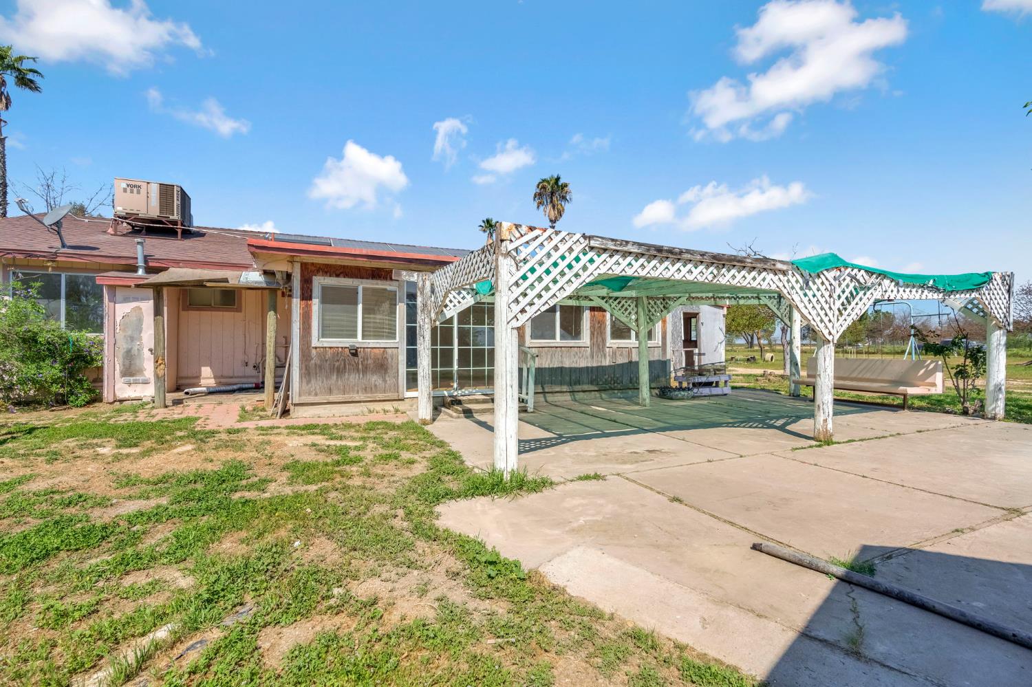 7990 S Mcmullin Grade, Fresno, CA 93706