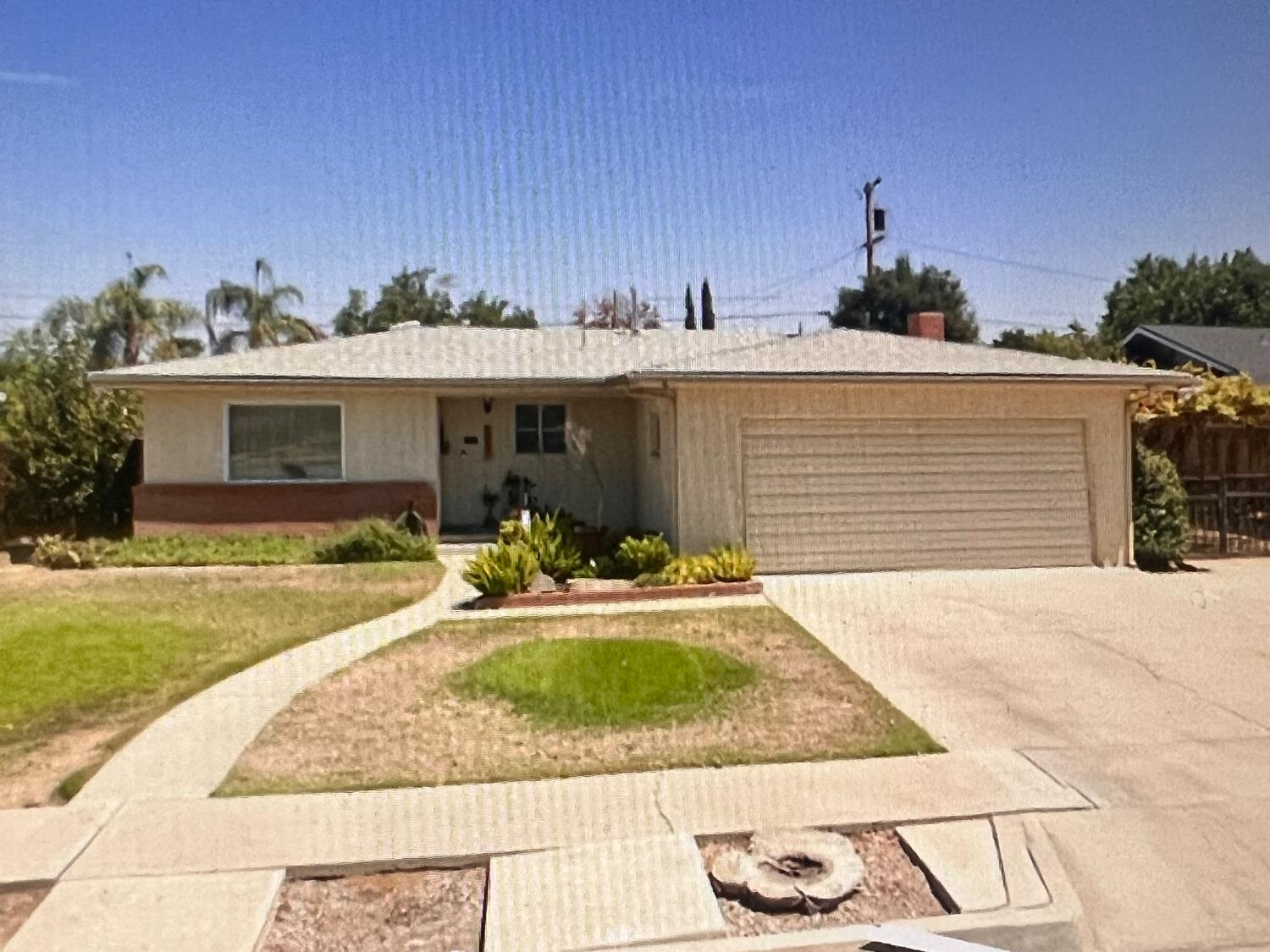 636 Newton, Dinuba, CA 93618