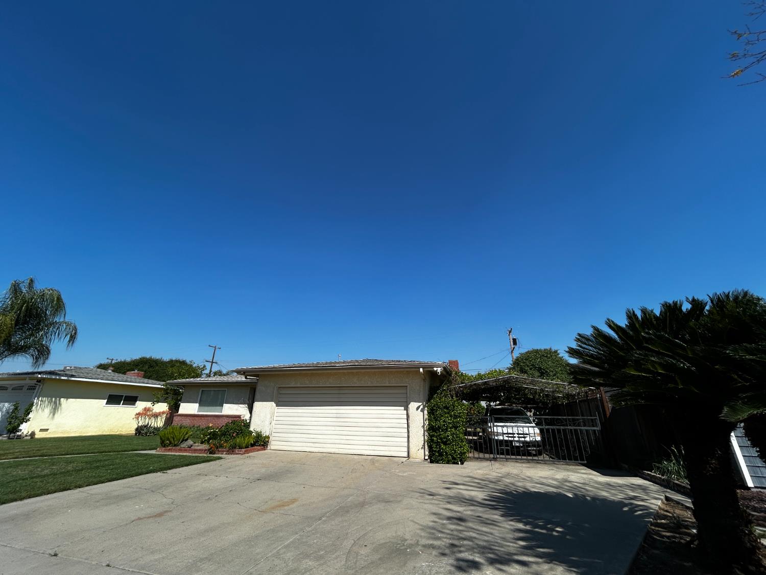 636 Newton Dr, Dinuba, CA 93618