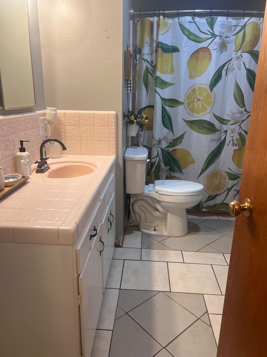 636 Newton, Dinuba, CA 93618