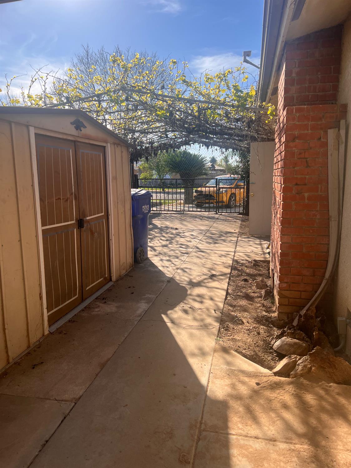 636 Newton, Dinuba, CA 93618