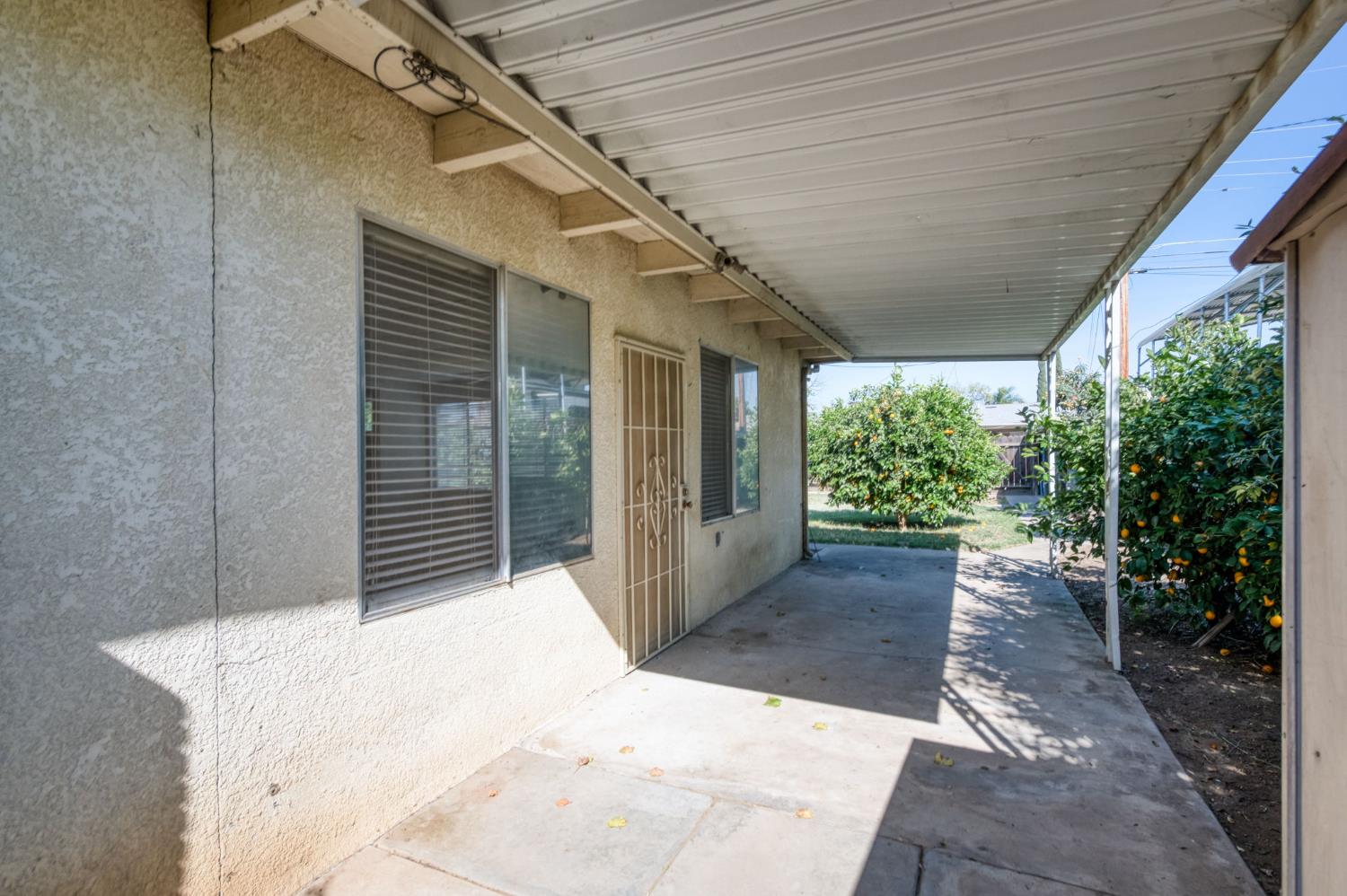 636 Newton Dr, Dinuba, CA 93618