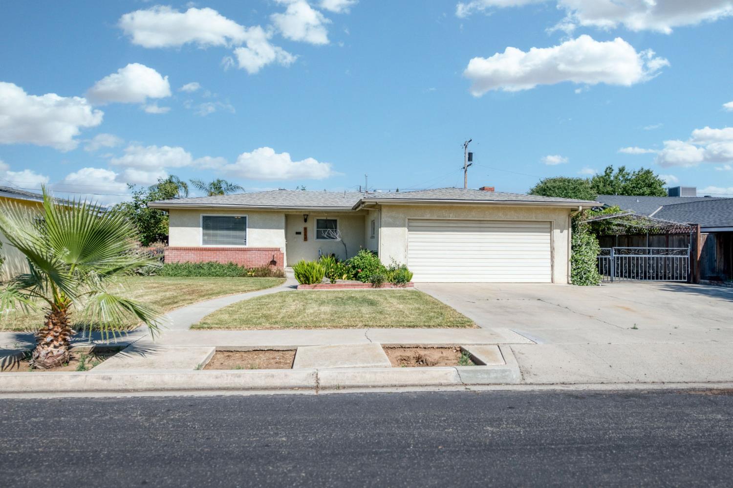 636 Newton Dr, Dinuba, CA 93618