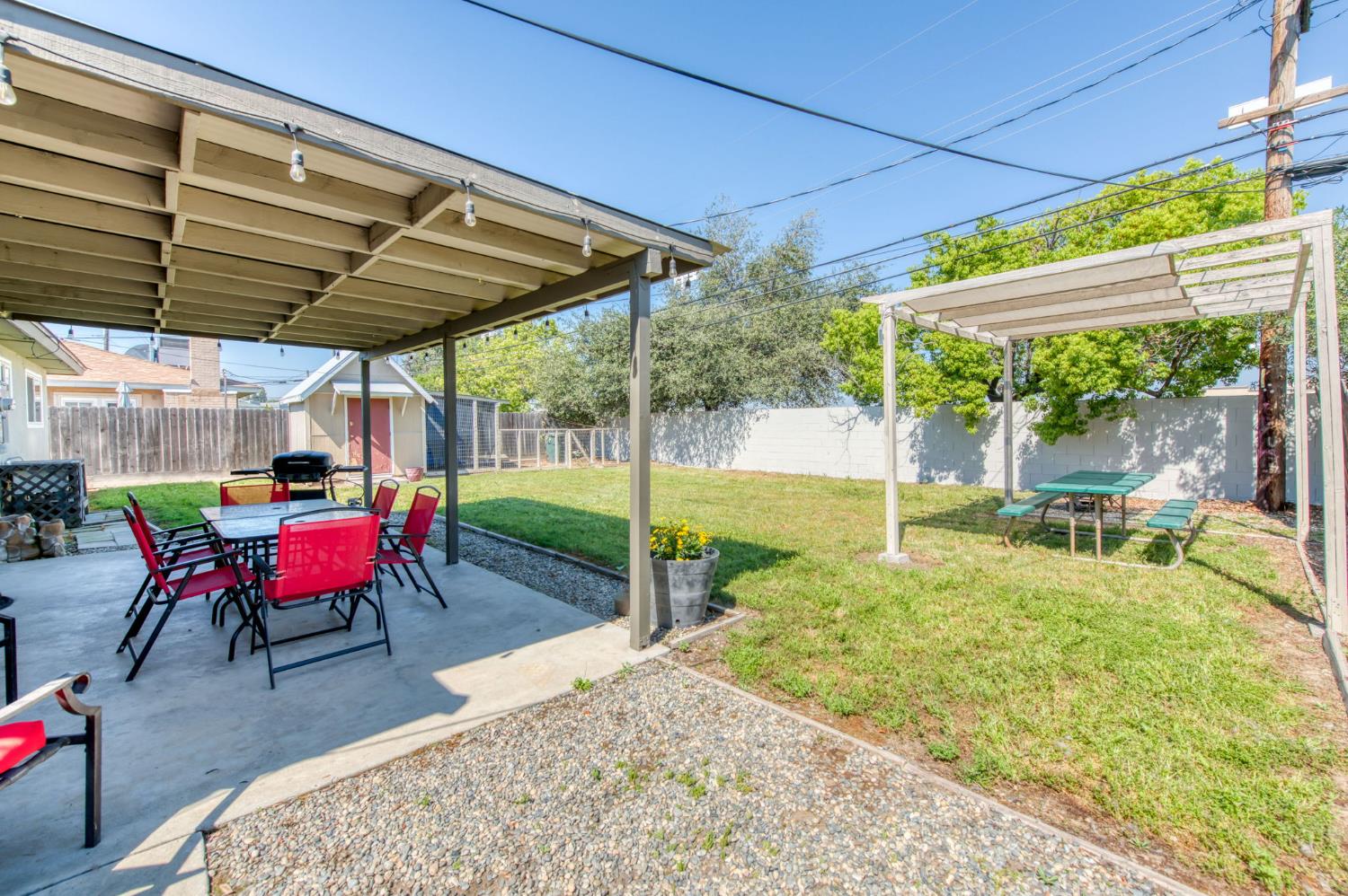 965 W Fairmont Ave, Clovis, CA 93612