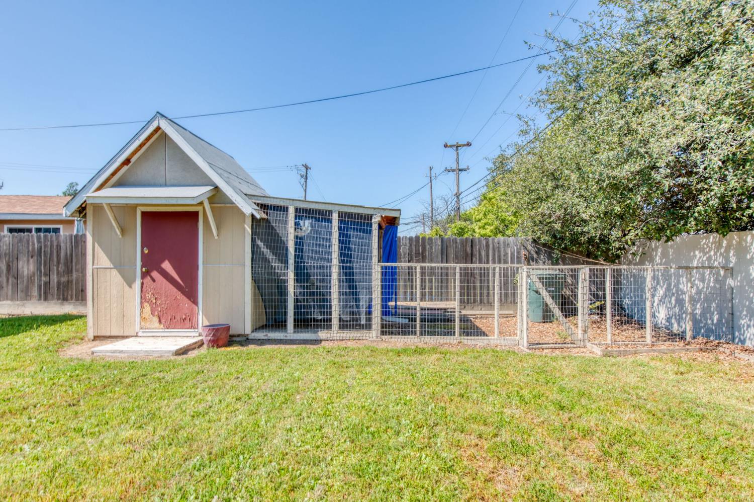 965 W Fairmont Ave, Clovis, CA 93612