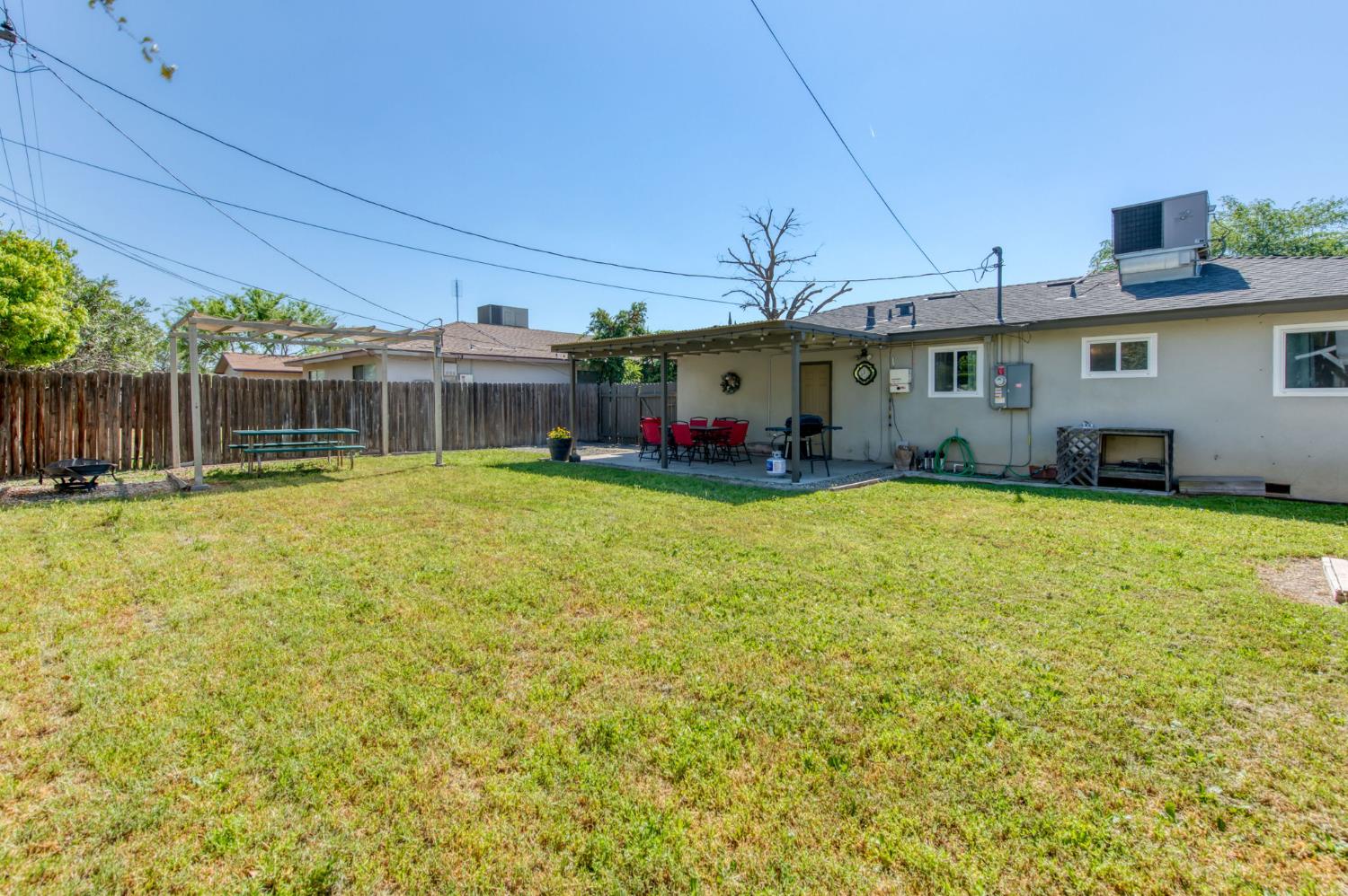 965 W Fairmont Ave, Clovis, CA 93612