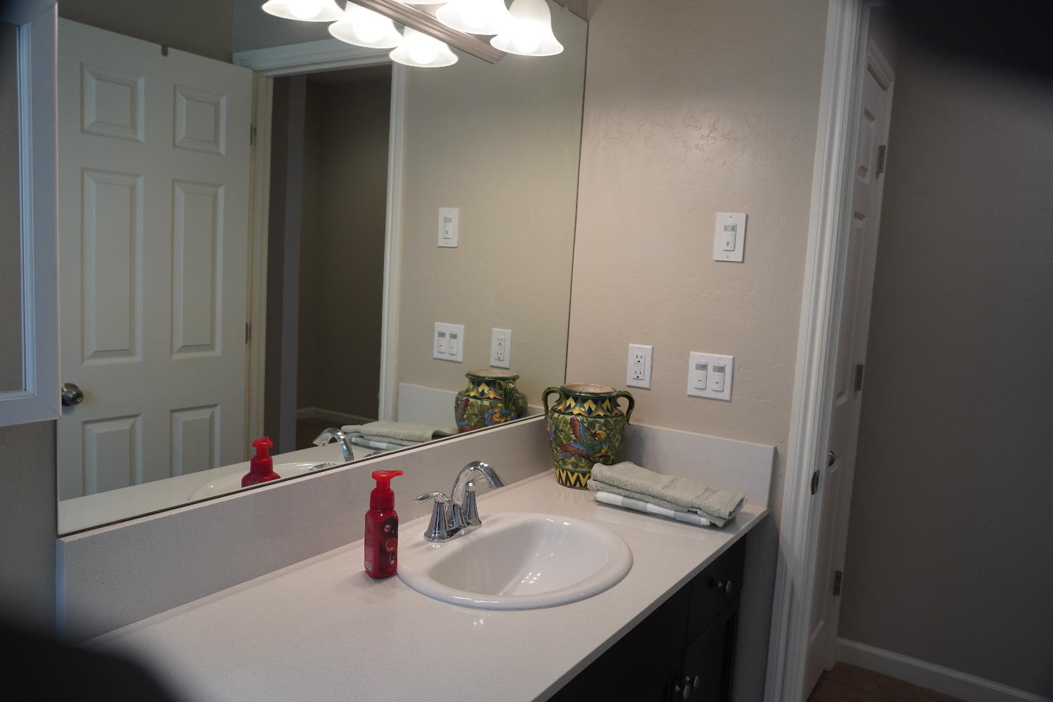 7478 E Flint Way, Fresno, CA 93737