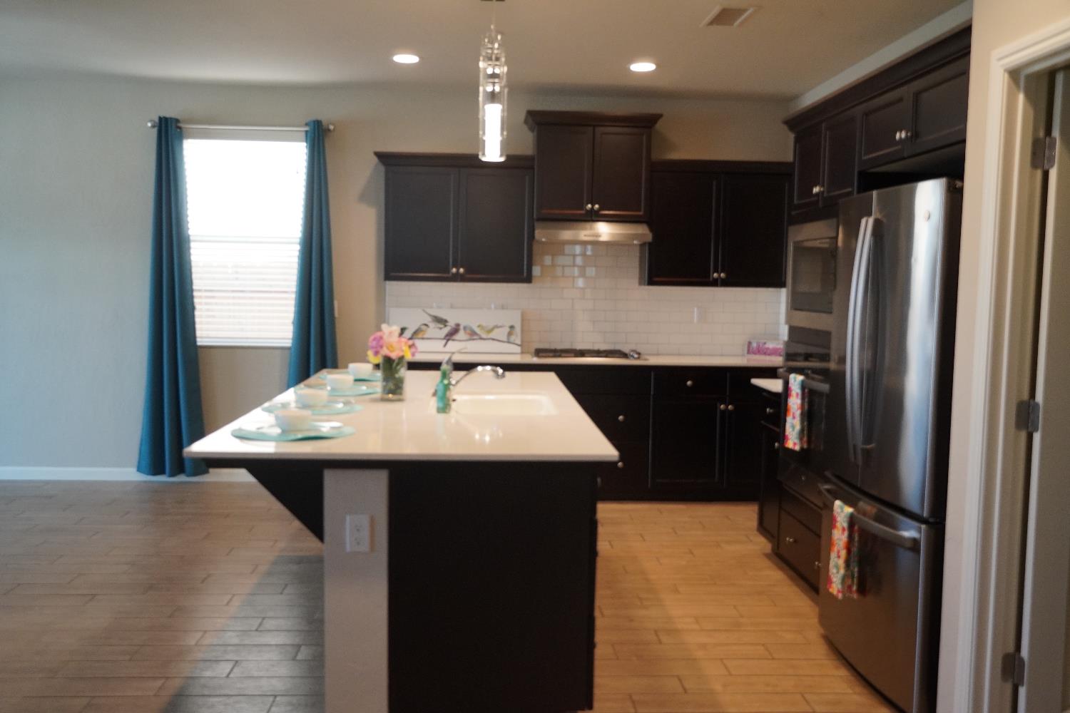 7478 E Flint Way, Fresno, CA 93737