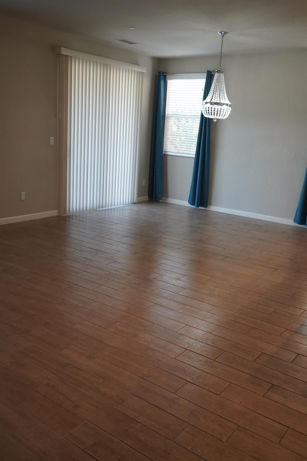 7478 E Flint Way, Fresno, CA 93737