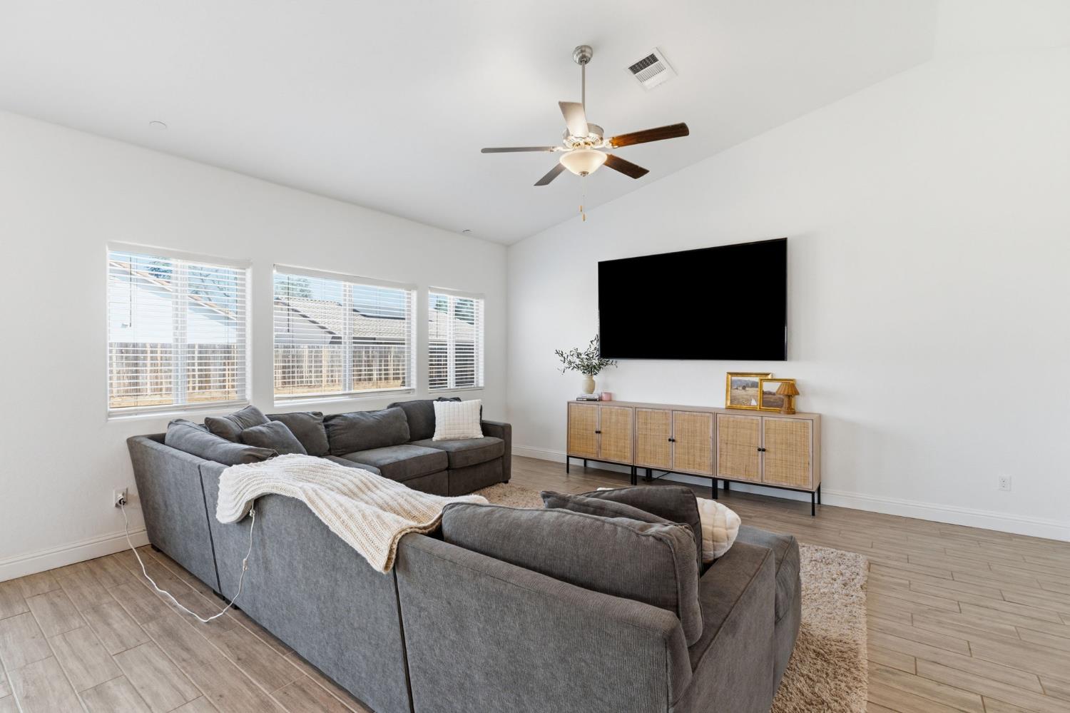 6128 E Platt Ave, Fresno, CA 93727