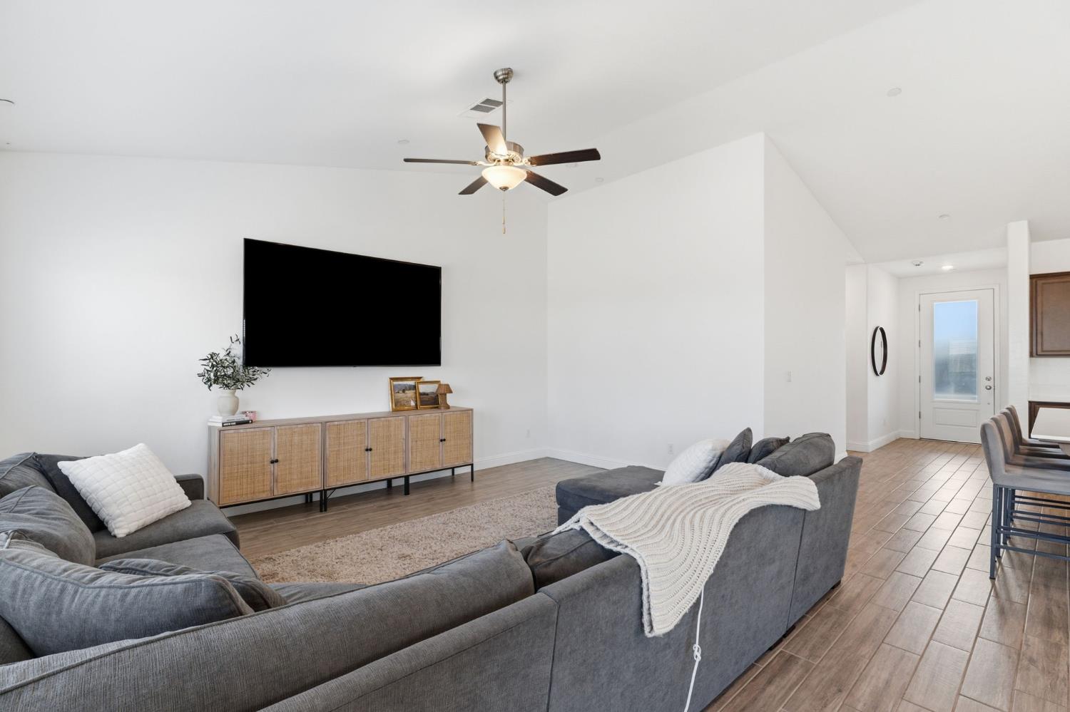 6128 E Platt Ave, Fresno, CA 93727