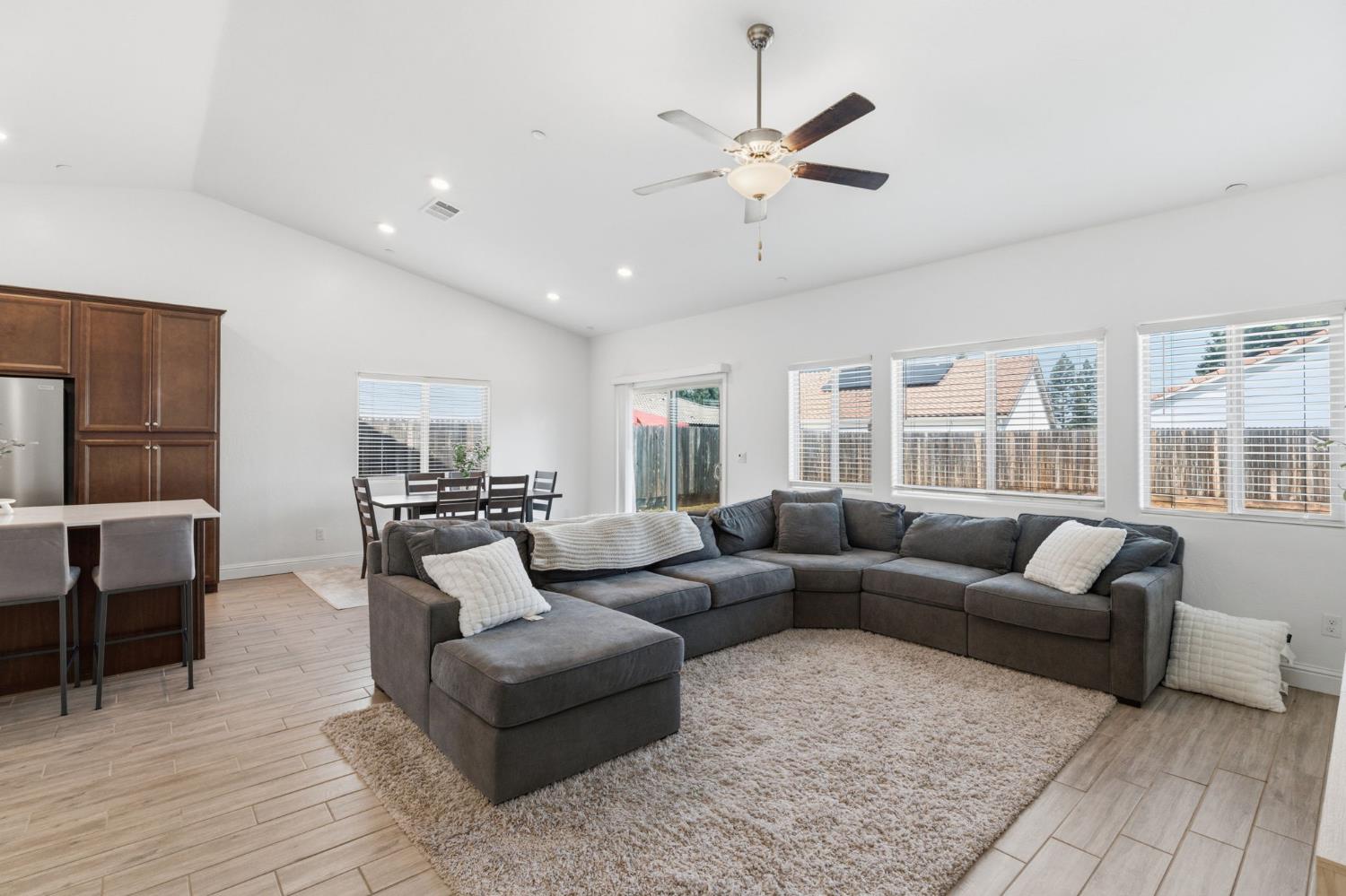 6128 E Platt Ave, Fresno, CA 93727