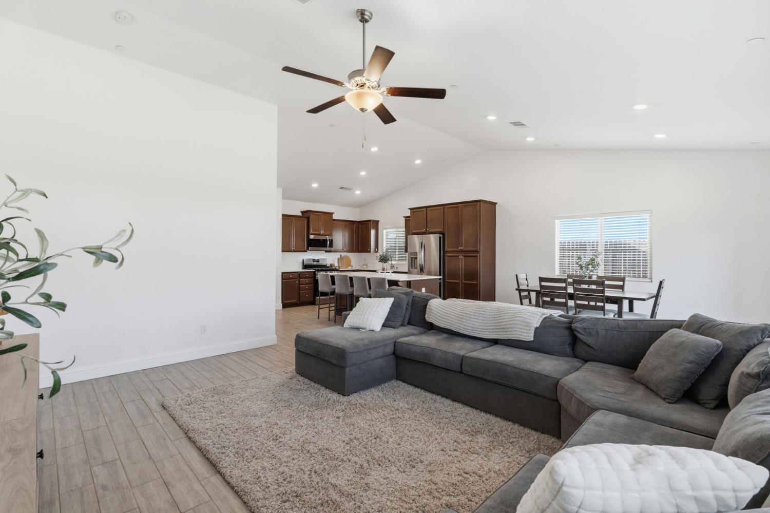 6128 E Platt Ave, Fresno, CA 93727