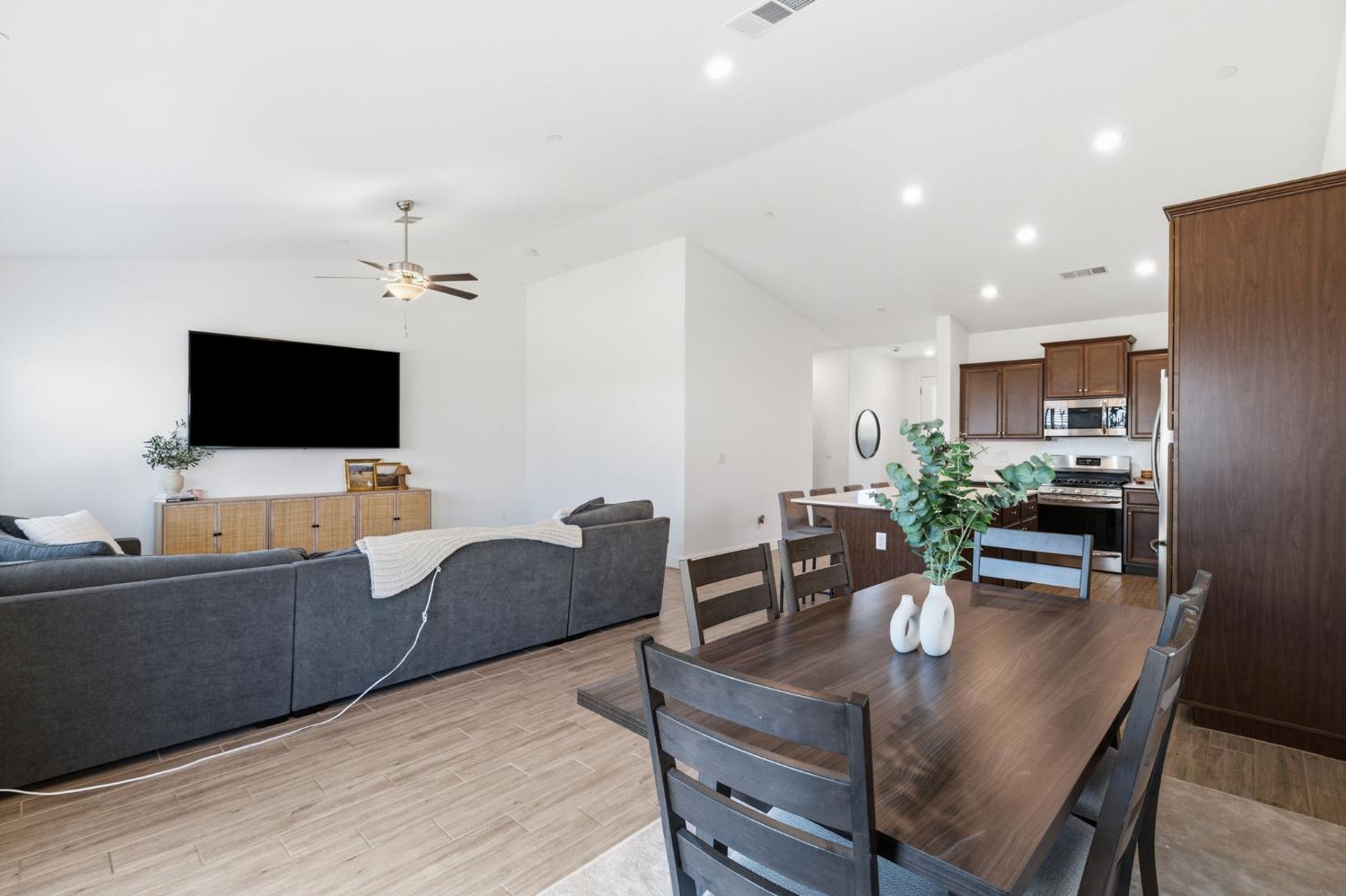 6128 E Platt Ave, Fresno, CA 93727