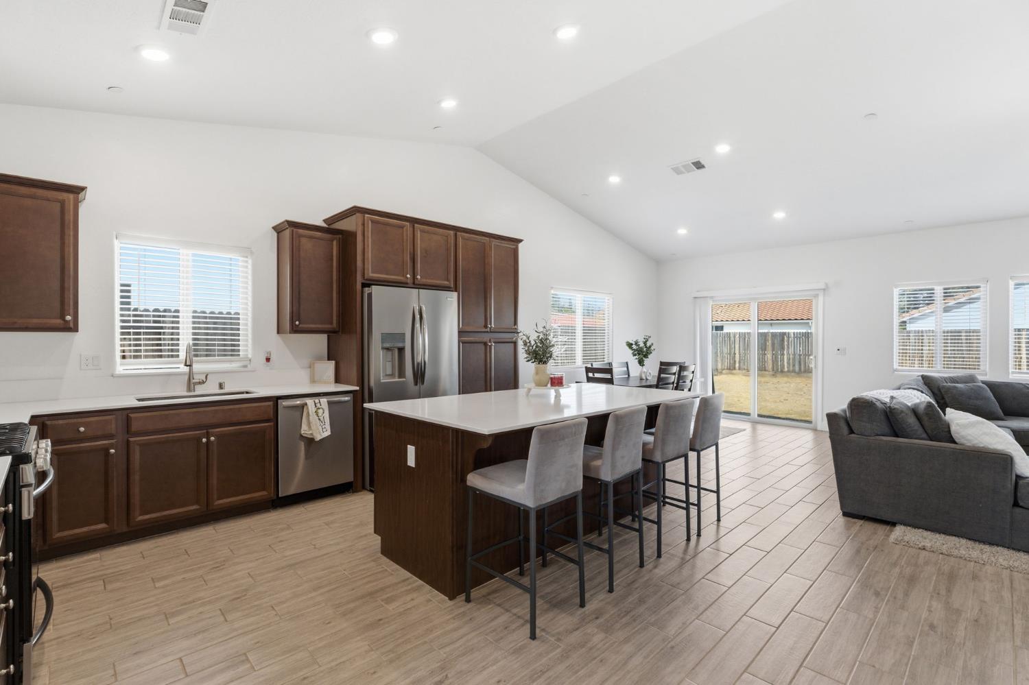 6128 E Platt Ave, Fresno, CA 93727