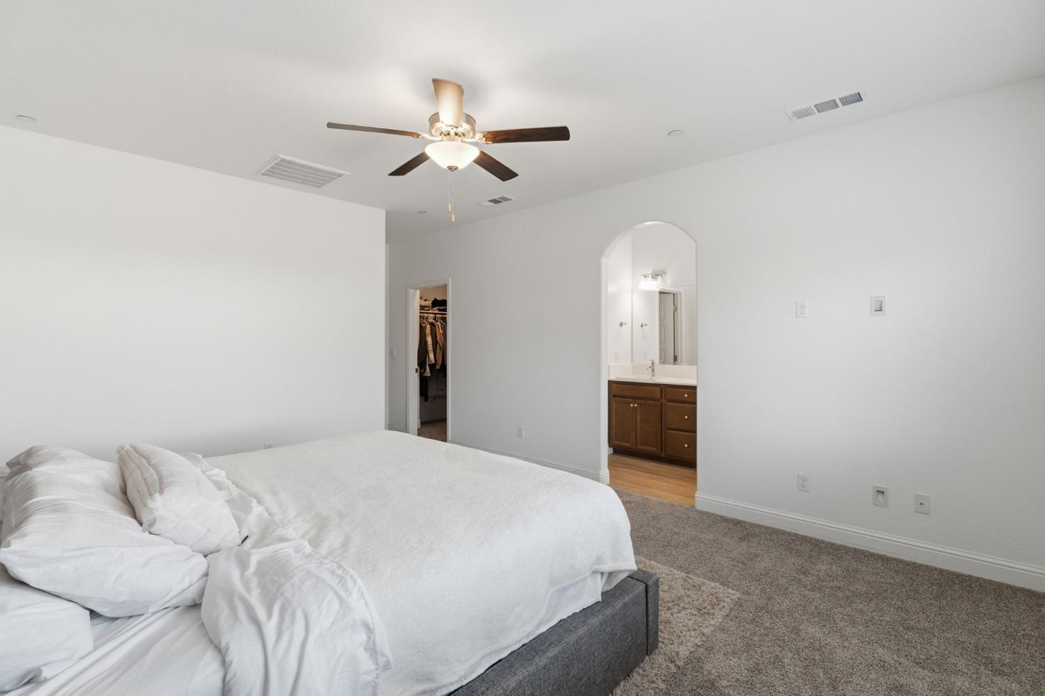 6128 E Platt Ave, Fresno, CA 93727