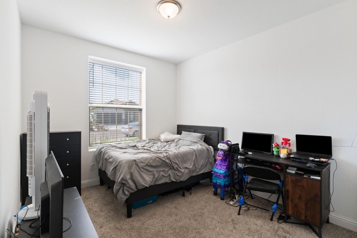 6128 E Platt Ave, Fresno, CA 93727