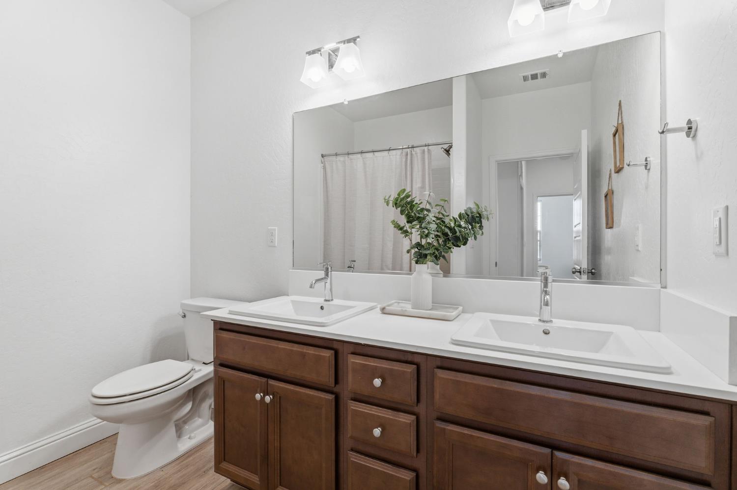 6128 E Platt Ave, Fresno, CA 93727