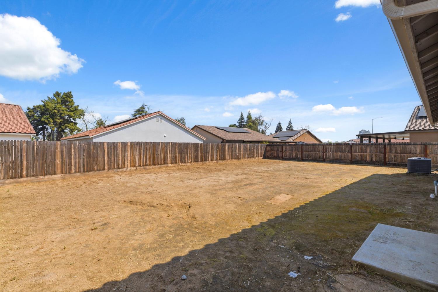 6128 E Platt Ave, Fresno, CA 93727