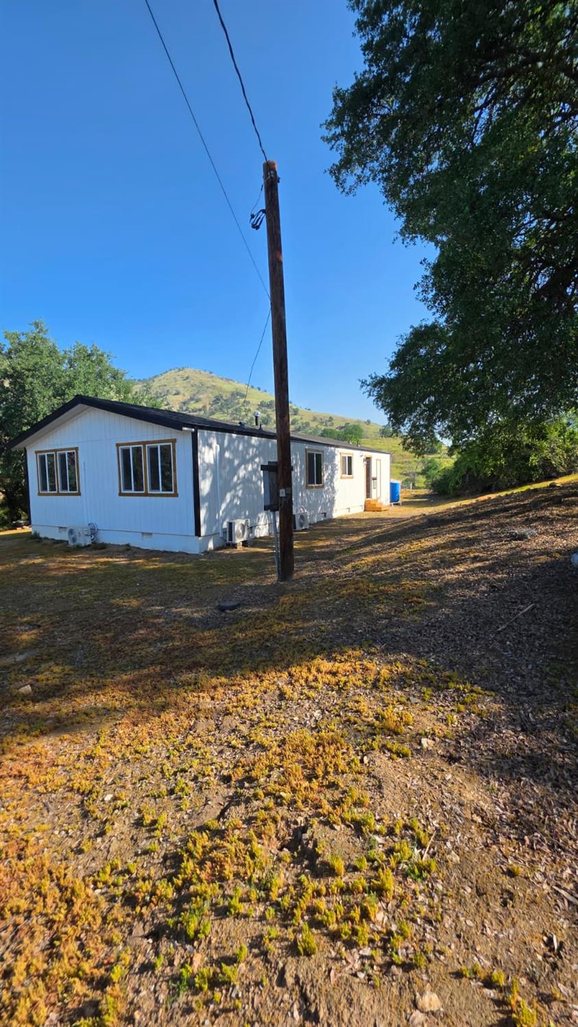 1248 Crane Ln, Yokuts Valley, CA 93675