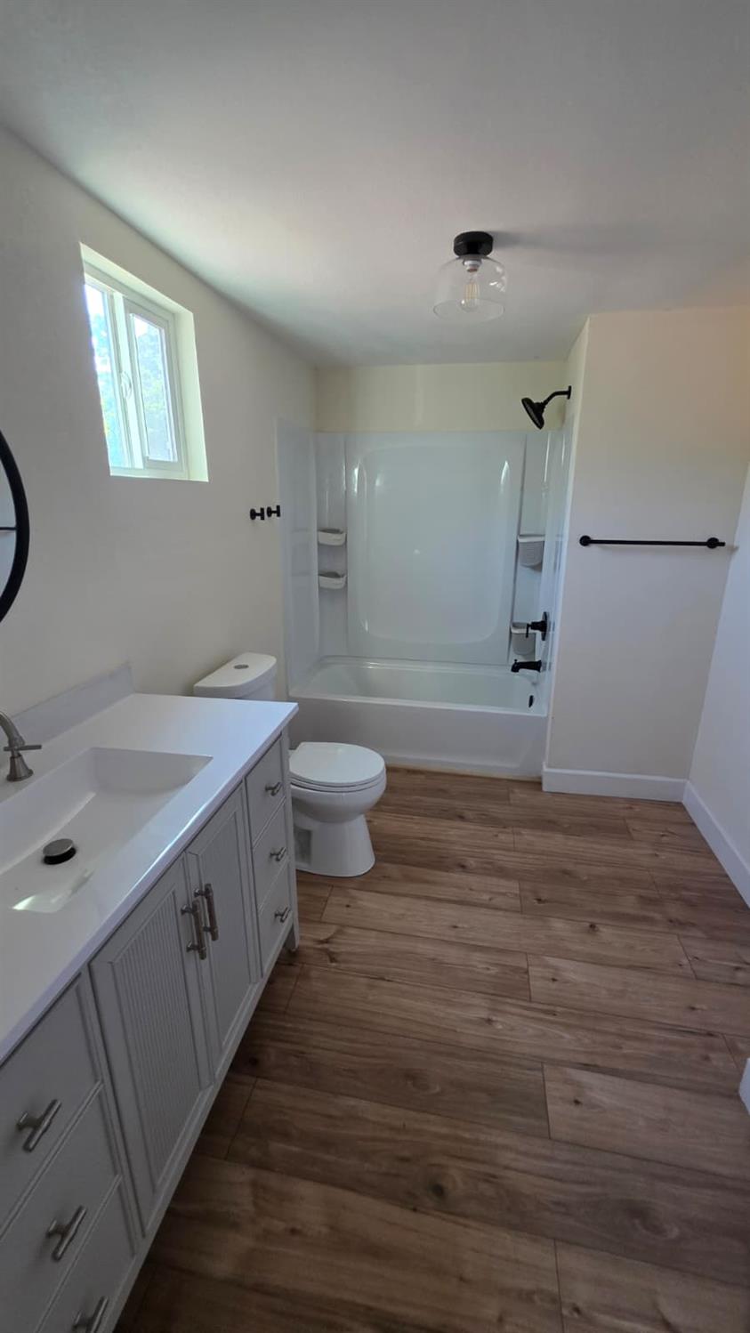 1248 Crane Ln, Yokuts Valley, CA 93675