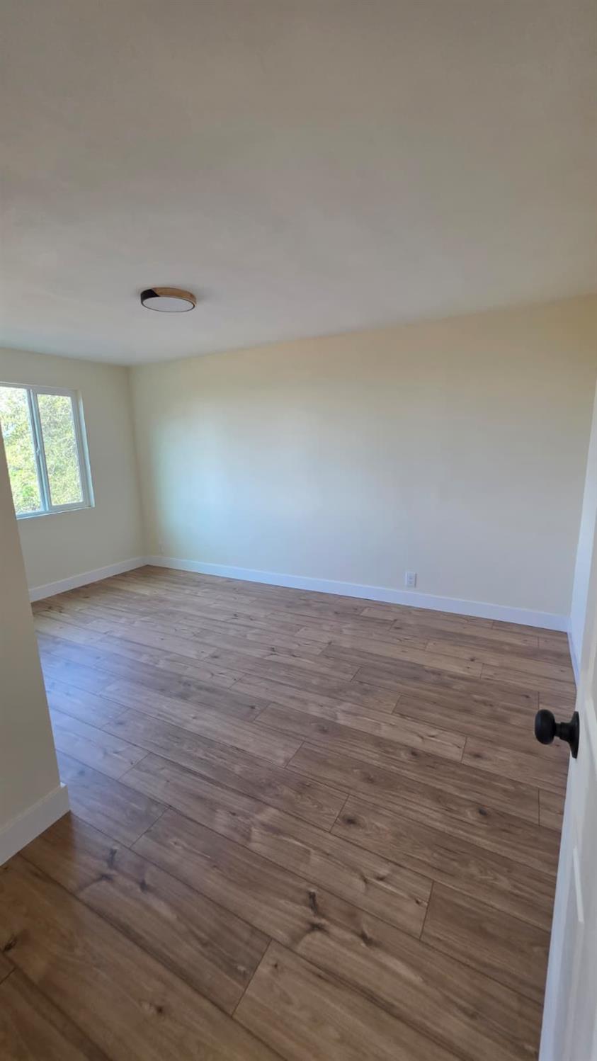 1248 Crane Ln, Yokuts Valley, CA 93675