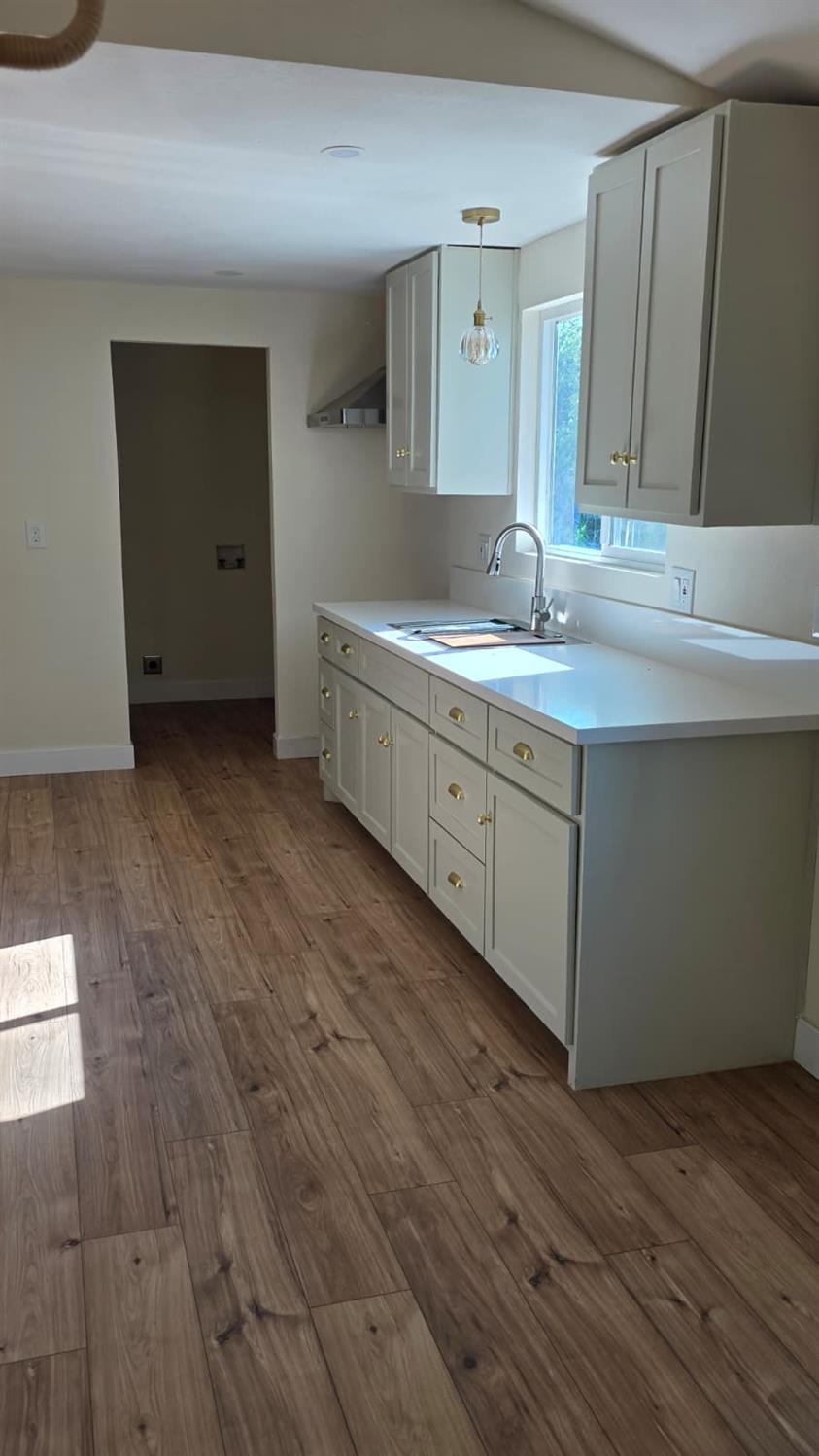 1248 Crane Ln, Yokuts Valley, CA 93675