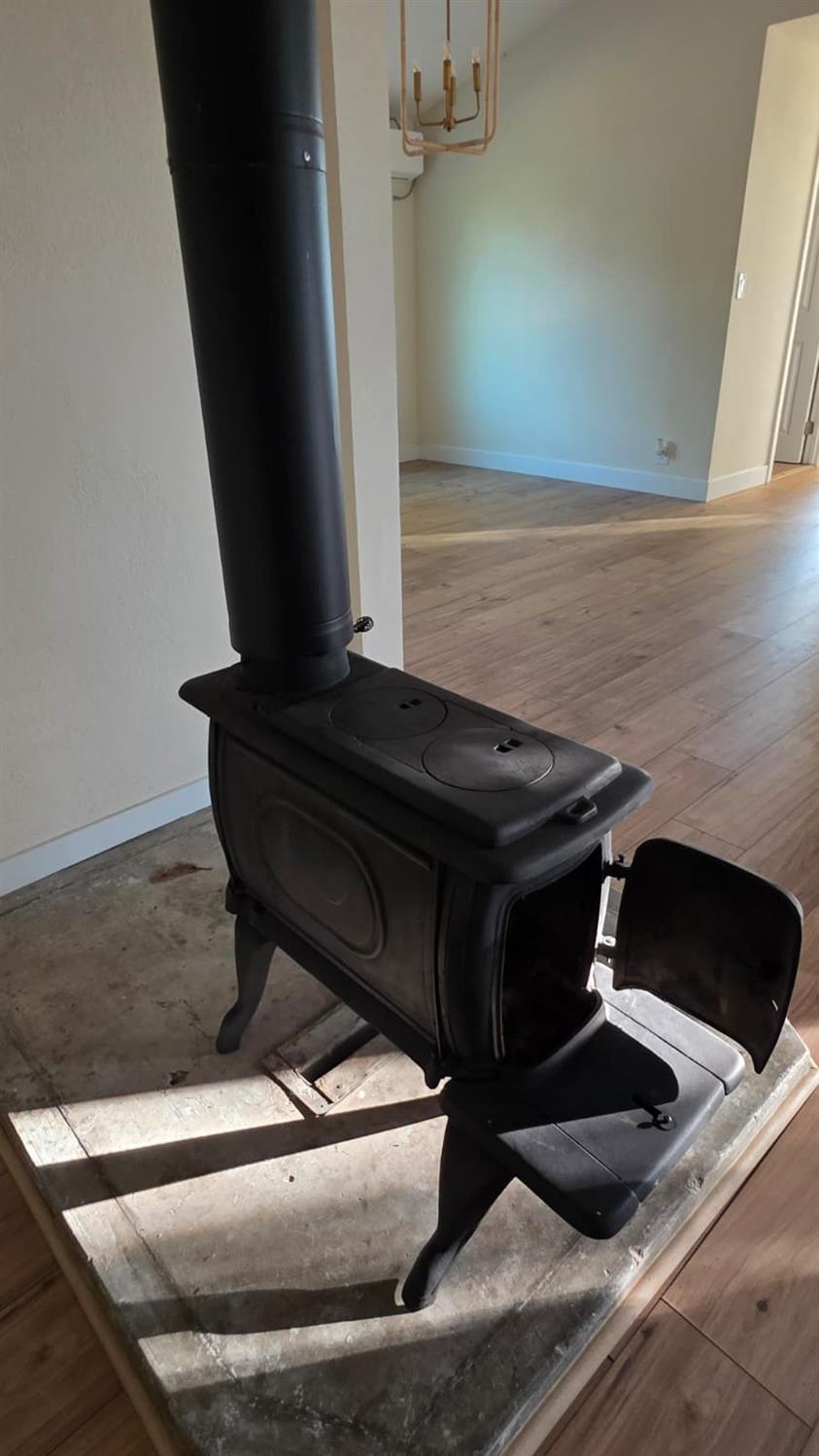 1248 Crane Ln, Yokuts Valley, CA 93675