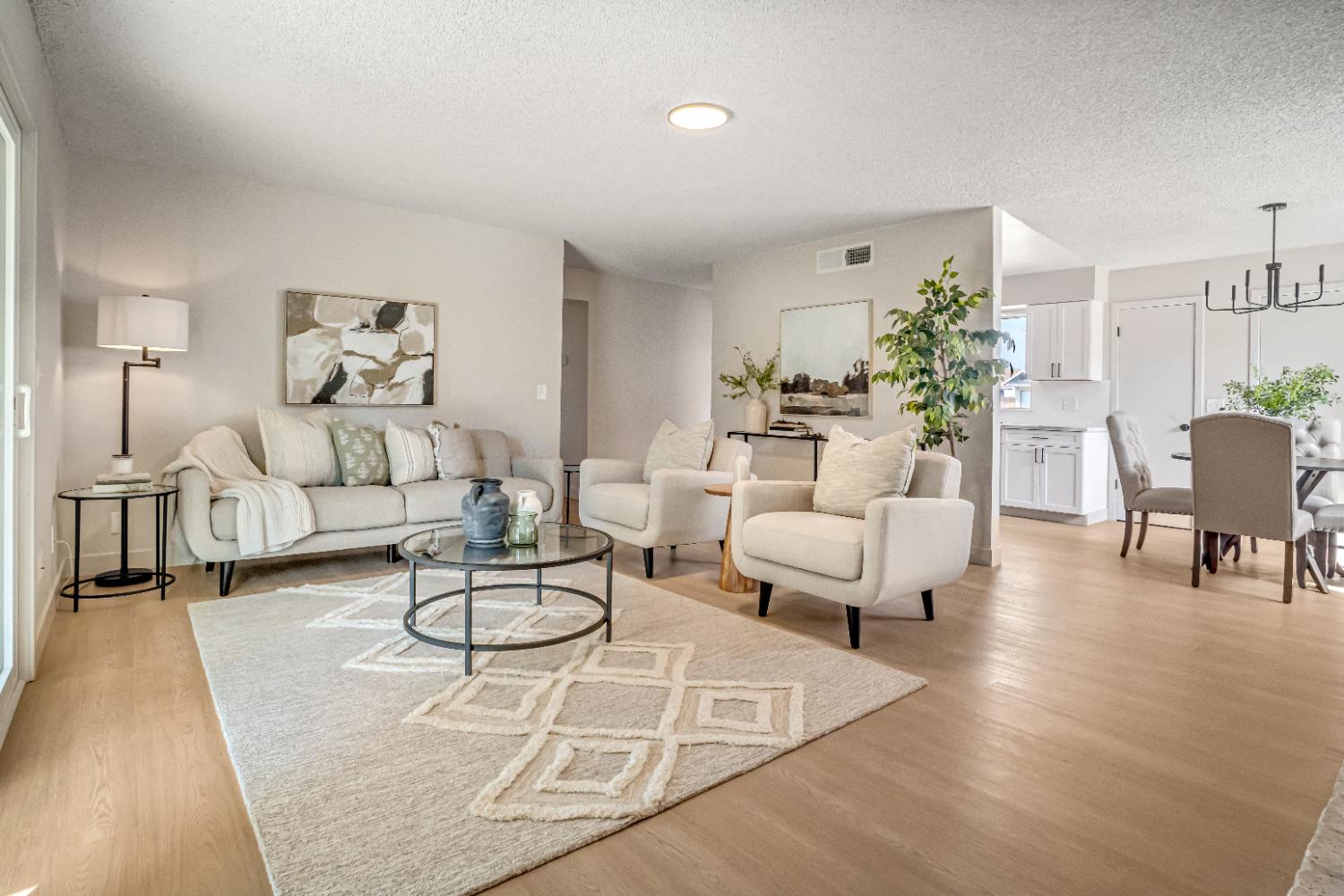 1428 Miami Ave, Clovis, CA 93611