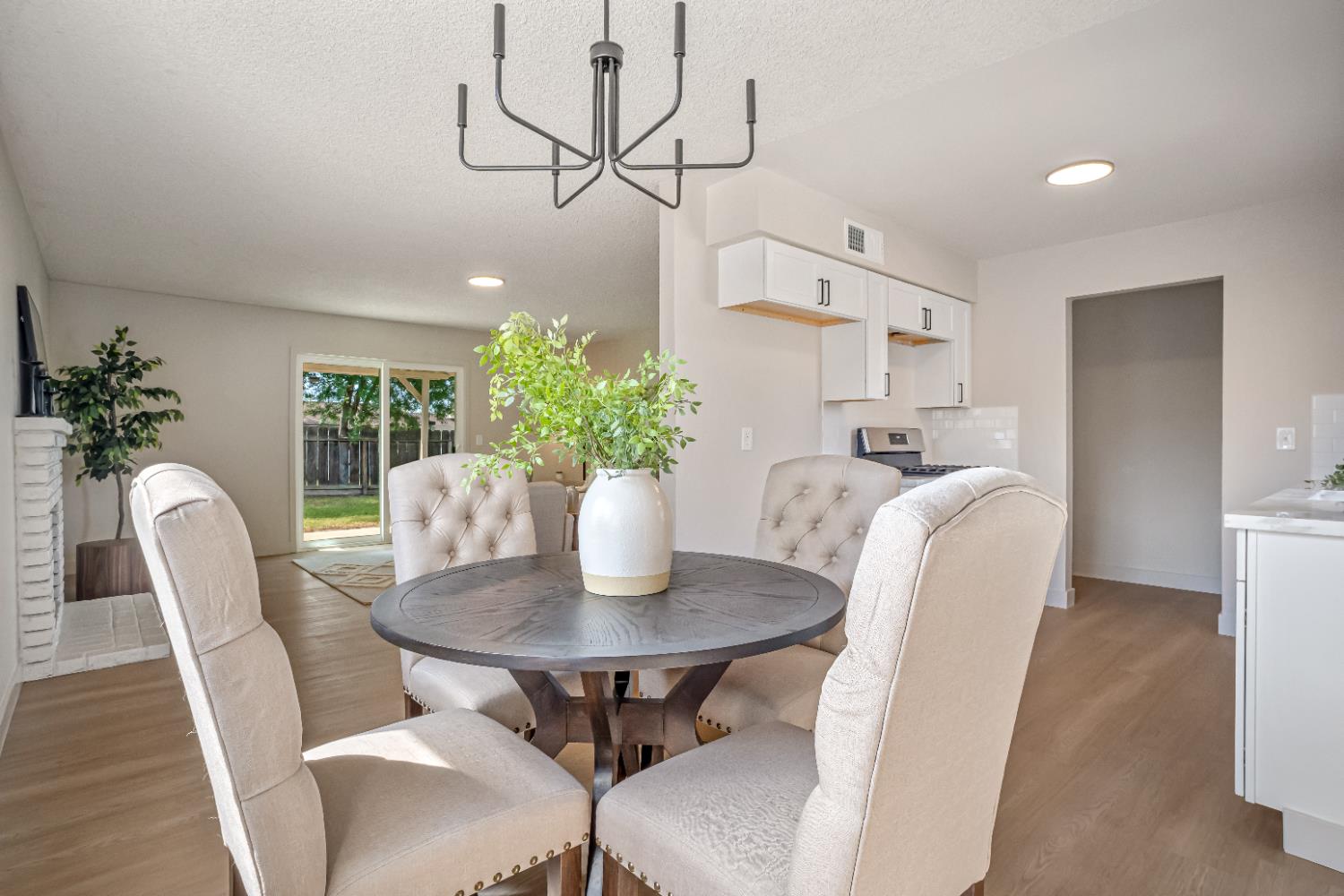 1428 Miami Ave, Clovis, CA 93611