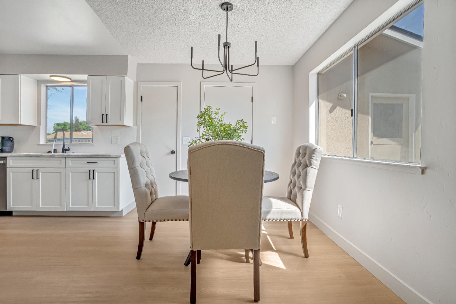 1428 Miami Ave, Clovis, CA 93611