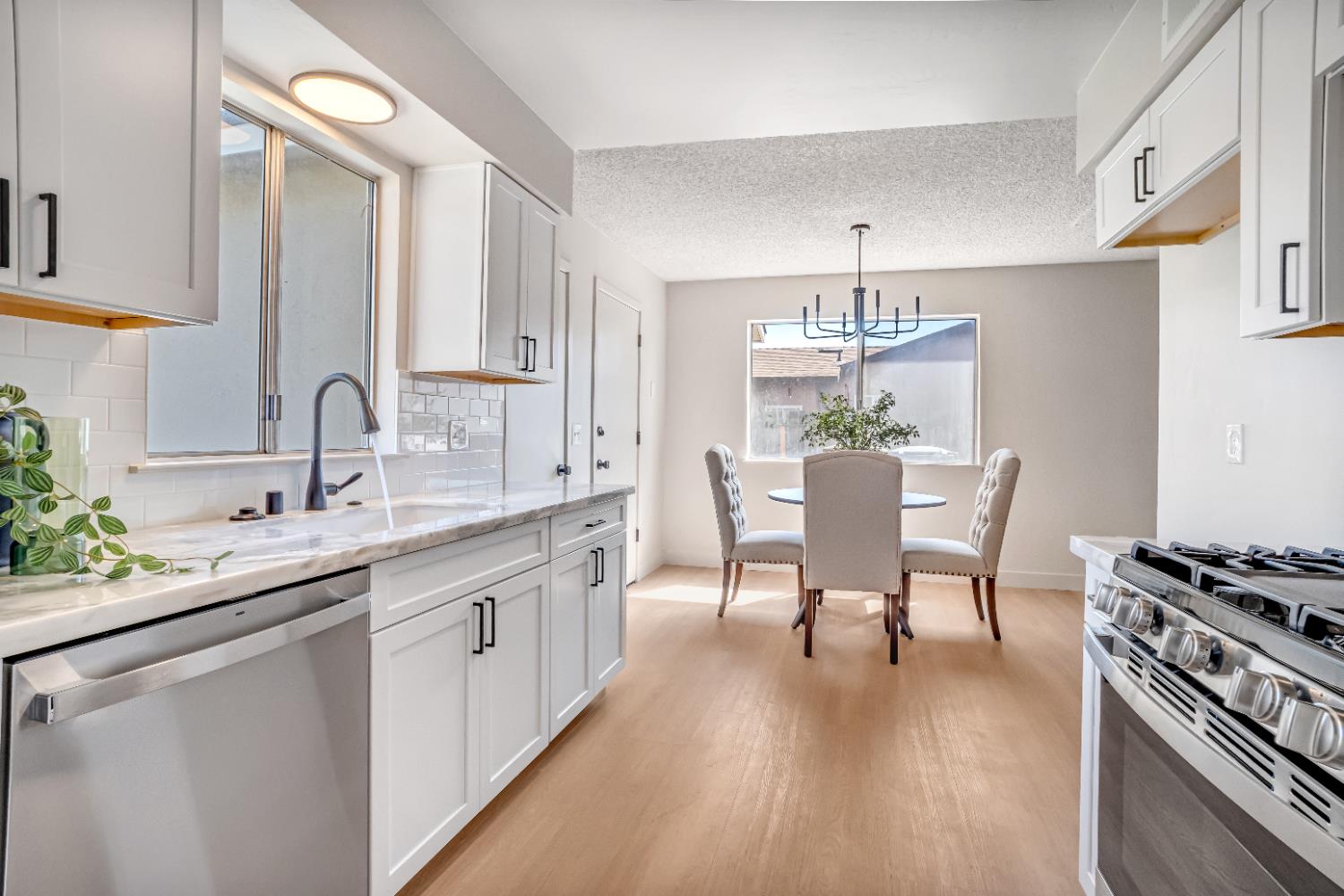 1428 Miami Ave, Clovis, CA 93611