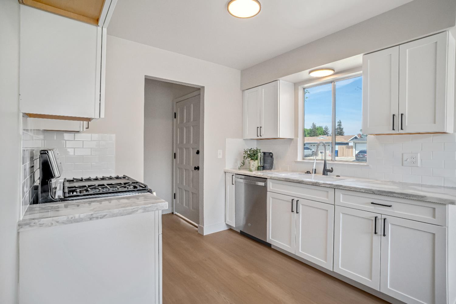 1428 Miami Ave, Clovis, CA 93611