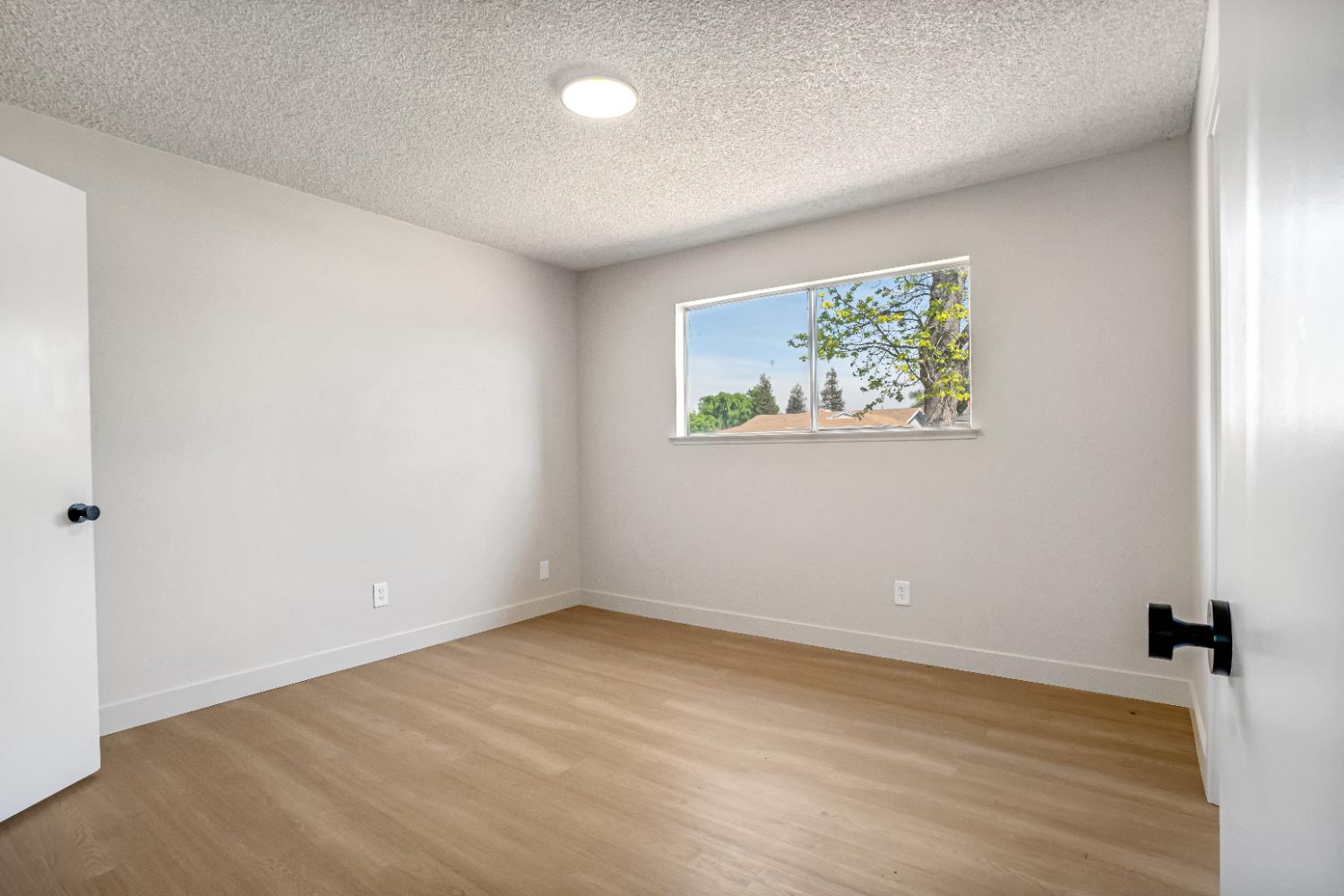 1428 Miami Ave, Clovis, CA 93611