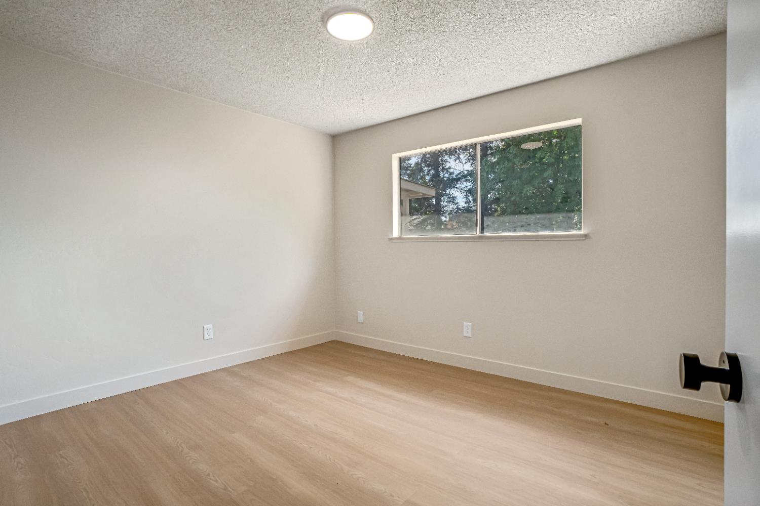 1428 Miami Ave, Clovis, CA 93611