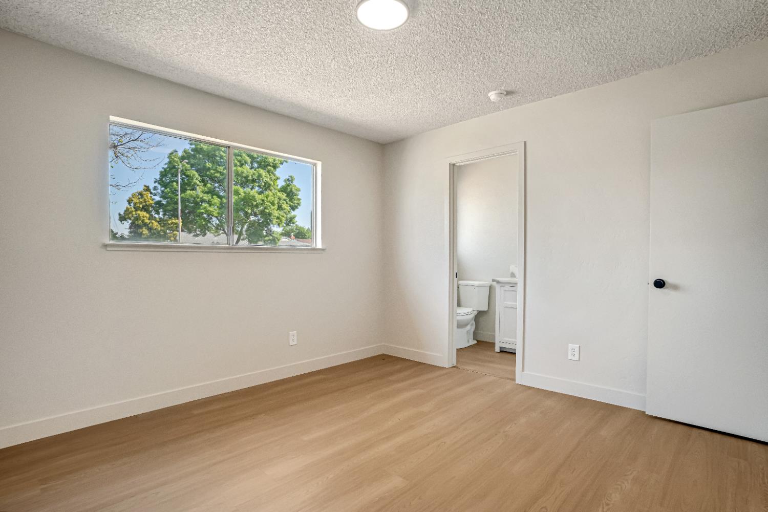 1428 Miami Ave, Clovis, CA 93611