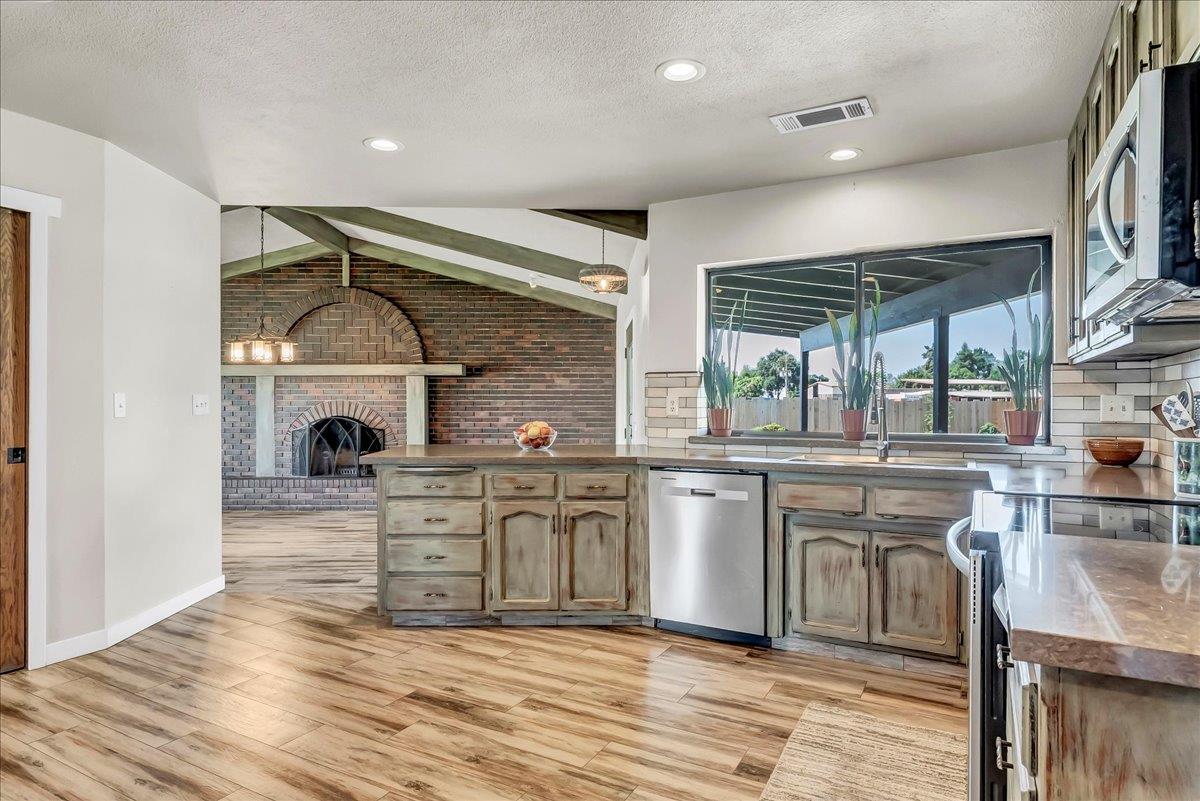 34811 Road 132, Visalia, CA 93292