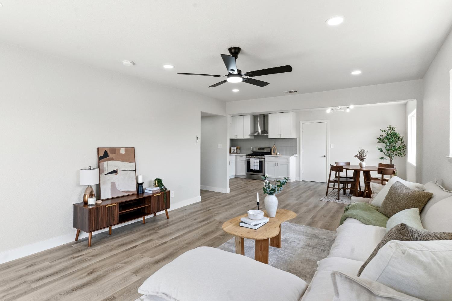 134 10th St, Clovis, CA 93612