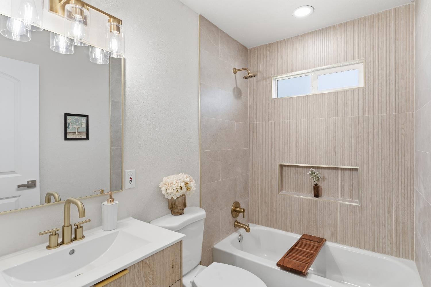 134 10th St, Clovis, CA 93612