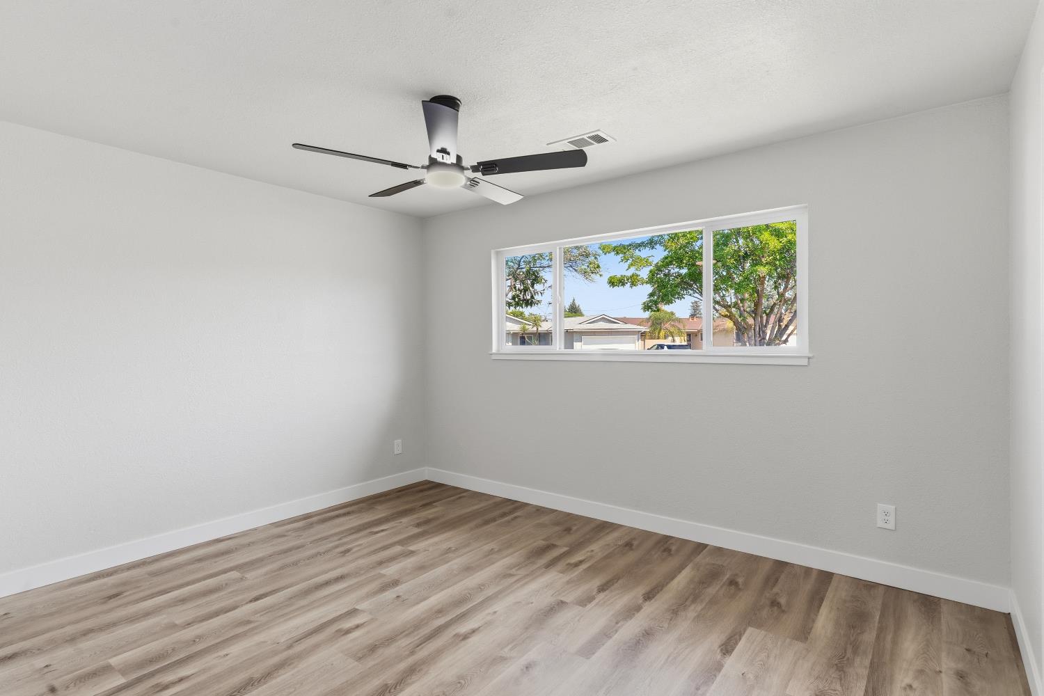 134 10th St, Clovis, CA 93612