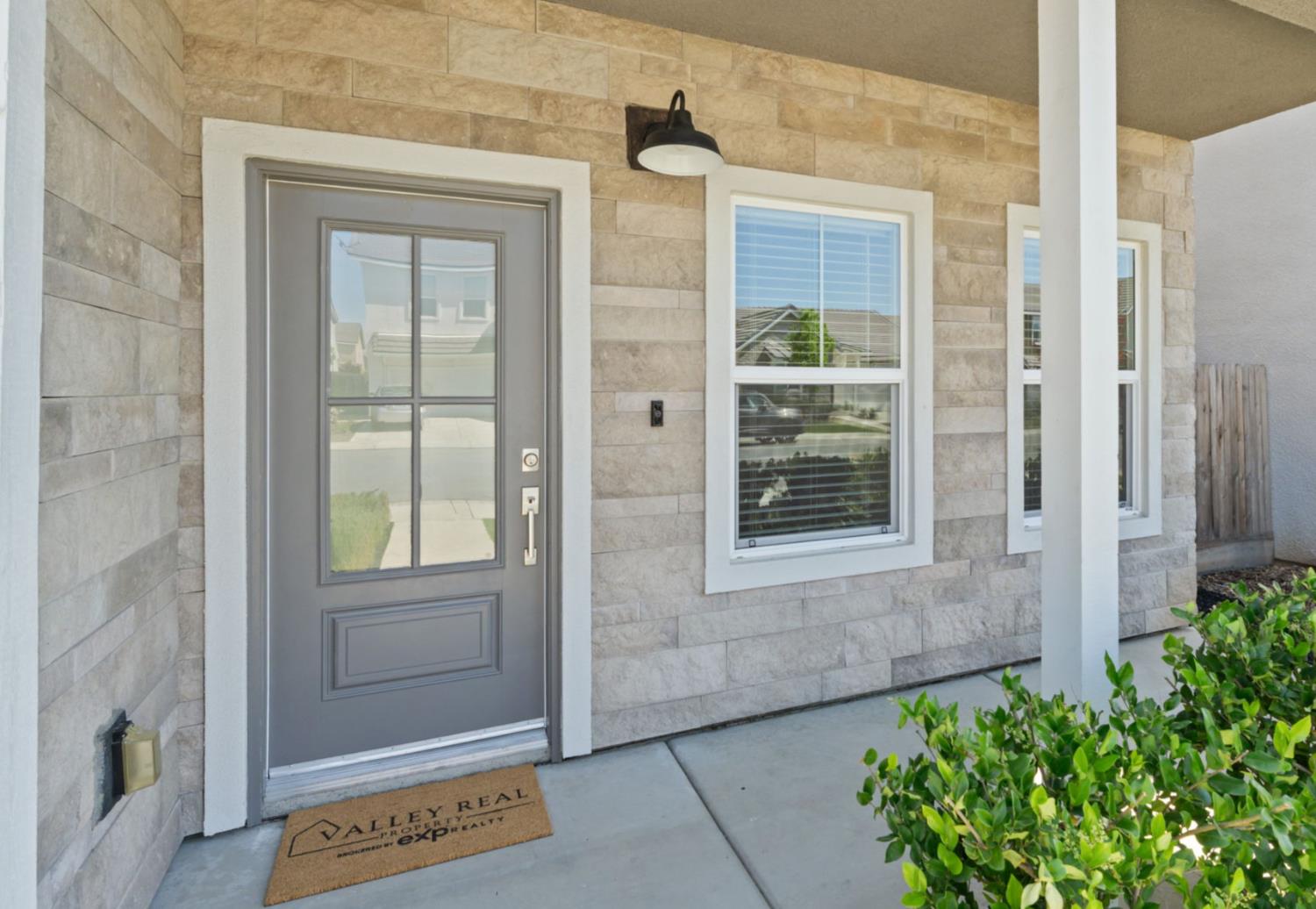 333 Sunset Dr S, Madera, CA 93636