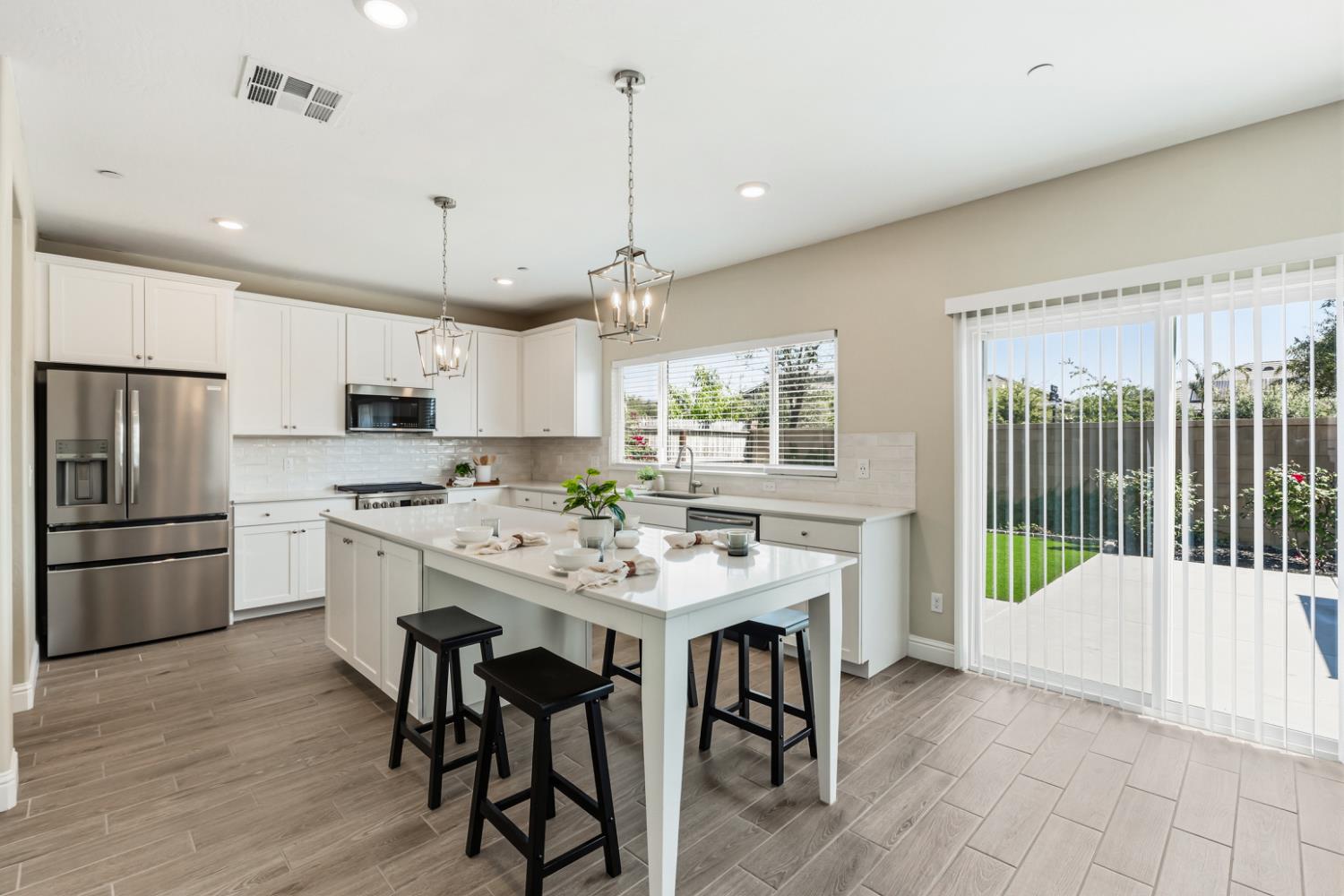 333 Sunset Dr S, Madera, CA 93636