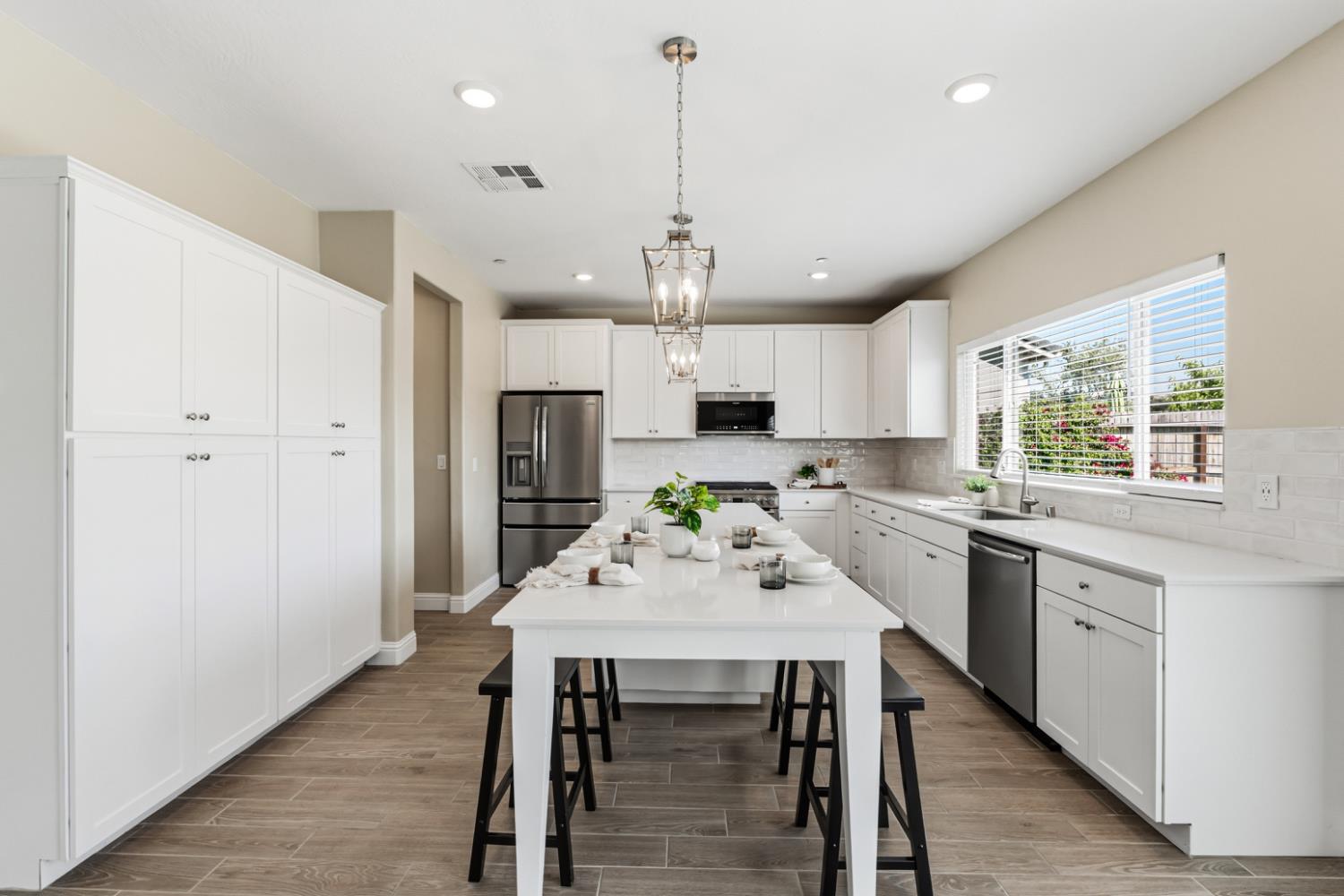 333 Sunset Dr S, Madera, CA 93636