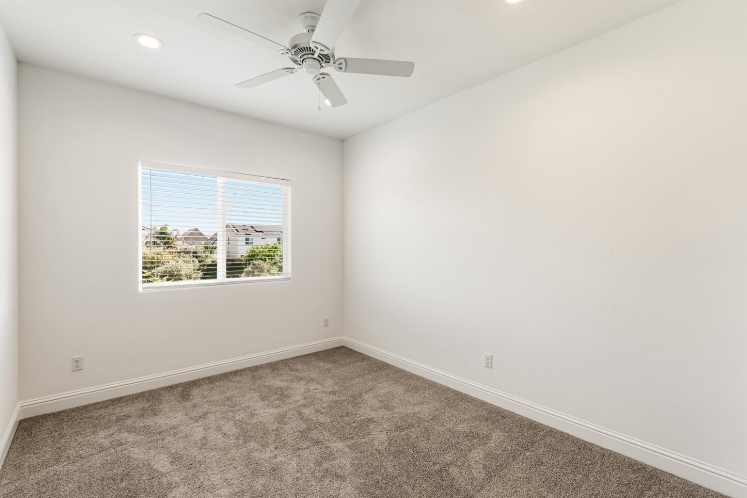 333 Sunset Dr S, Madera, CA 93636